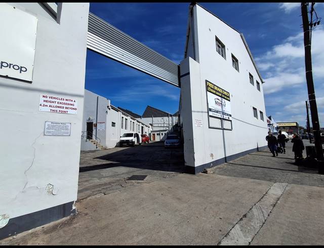182M² WAREHOUSE TO LET IN ARCADIA